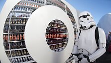 Holivudas ruo&scaron;iasi pirmojo per de&scaron;imtmetį &bdquo;Žvaigždžių karų&ldquo; filmo premjerai 