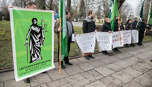 Protesto akciją prie Kalėjimų departamento