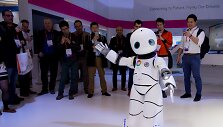 &Scaron;okantis robotas parodoje &bdquo;Mobile World Congress&ldquo;