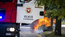 Vilniuje, Apkasų gatvėje, degė &scaron;iuk&scaron;lių konteineriai