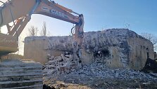 Palangoje pradėtas griauti bunkeris, praėjusiais metais &bdquo;atrastas&ldquo;, kai sklype imta stumdyti žemes
