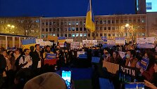 Klaipėdiečiai ketvirtadienio vakarą dainomis i&scaron;rei&scaron;kė solidarumą su ukrainiečiais.