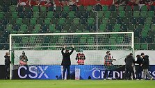 Prie&scaron; rungtynes Sankt Galeno stadione &Scaron;veicarijoje buvo keičiami vartai.