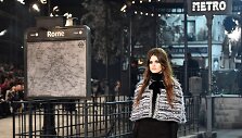 &bdquo;Chanel&ldquo; tarpsezoninės kolekcijos pristatymas
