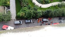 Paryžiaus priemiestyje automobilis įsirėžė į karius