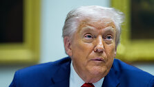 Donaldas Trumpas /  / Aaron Schwartz/POOL via CNP/INST