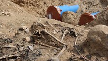 Žudynių vietoje atkasti Antrojo pasaulinio karo palaikai
