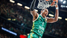 Lonnie Walker dėjimas į krep&scaron;į