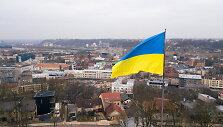 Ant Pelėdų kalno i&scaron;kelta Ukrainos vėliava