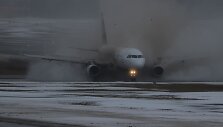 Vilniaus oro uoste nuo tako nuslydo lėktuvas