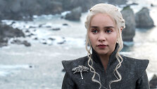 Emilia Clarke seriale &bdquo;Sostų karai&ldquo;