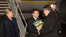 Užsienio reikalų ministras L.Linkevičius Vilniaus oro uoste pasitiko Ukrainos prezidentą V.Zelenskį.