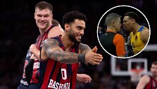 Markusas Howardas džiaugiasi pergale, o Wade'as Baldwinas puola teisėją