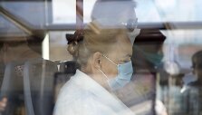 Vie&scaron;ojo transporto kontrolė Vilniuje primena keleiviams dėvėti kaukes