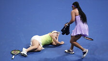 Daria Saville (kairėje) ir Naomi Osaka (de&scaron;inėje)