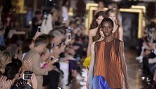 &bdquo;Stella McCartney&ldquo; 2016 m. pavasario-vasaros kolekcijos pristatymas