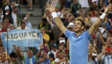 Nuostabiame olimpiados pusfinalyje Juanas Martinas del Potro įveikė Rafaelį Nadalį
