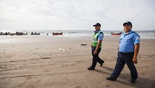 Po cunamio perspėjimo Nikaragvos policininkai patruliuoja paplūdimyje