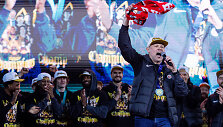 Fanai prie Baltojo tilto &scaron;venčia su čempionų titulą i&scaron;koviojusiu Vilniaus &bdquo;Rytu&ldquo;