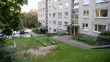 Vaikų žaidimo aik&scaron;telė prie daugiabučio Architektų gatvėje