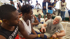 Richardas Gere'as &bdquo;Open Arms&ldquo; laive