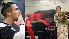 Cristiano Ronaldo motina dovanų gavo naują automobilį.