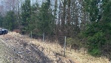 Avarijos autostradoje metu viena ma&scaron;ina vertėsi, kita užstrigo tarp medžių