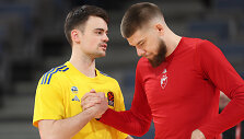 Rokas Giedraitis (de&scaron;inėje) &scaron;iuo metu yra rezultatyviausias lietuvis Eurolygos varžybose.