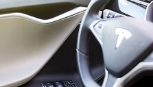 Tesla Model S 70 D