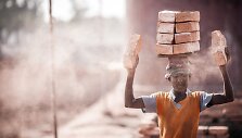 Plytų fabrikas netoli Banglade&scaron;o sostinės