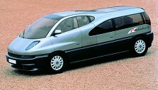 Italdesign Columbus &ndash; beveik 6 metrų ilgio, 2,06 metrų auk&scaron;čio ir 2,2 metrų pločio minivenas. (Gamintojo nuotrauka)