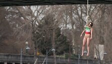 &bdquo;Femen&ldquo; protestas Prancūzijoje prie&scaron; Irano lyderio vizitą