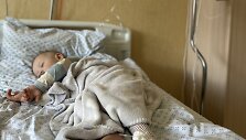 1,5 metų Adomas serga akies vėžiu, kuris Lietuvoje negydomas