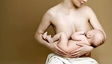 &Scaron;ių laikų žindanti mama