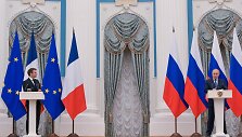 Emmanuelis Macronas ir Vladimiras Putinas