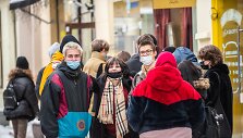 Vilniuje prie vėl atsidariusios parduotuvės &bdquo;Humana&ldquo; rikiuojasi eilės