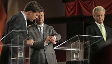 Markas Rutte (kairėje) ir Geertas Wildersas (de&scaron;inėje) ankstesnių debatų metu