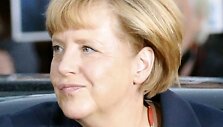 Vokietijos vėliavos spalvų vėrinys, kuriuo per televizijos debatus buvo pasipuo&scaron;usi kanclerė Angela Merkel, jau turi savo paskyrą &bdquo;Twitter&ldquo;, kur skelbiami satyriniai komentarai.