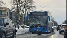 Klaipėdoje girtas autobuso vairuotojas sukėlė avariją