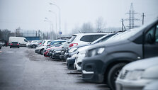 Sausakim&scaron;os automobilių stovėjimo aik&scaron;telės prie prekybos centrų Vilniuje