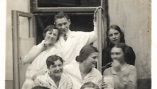 19-metis Juozas Rub&scaron;ys (vir&scaron;uje) su kolegomis