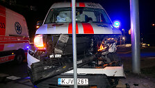 &bdquo;Mercedes&ldquo; susidūrė su greitosios pagalbos automobiliu.