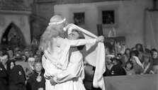Scena i&scaron; H.Sienkiewicziaus romano Kryžiuočiai  - Danuska i&scaron;gelbsti Zby&scaron;kų