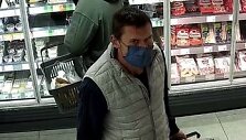 Vagystės i&scaron; parduotuvės tyrime Kauno policijos ie&scaron;komi žmonės