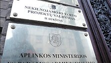 Sostinės Jak&scaron;to gatvėje įsikūrusi Aplinkos ministerija savo patalpose nei&scaron;sitenka, todėl toje pat gatvėje nuomojasi dar 241 kvadratinio metro patalpas.