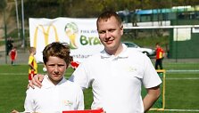 Nugaletos Augustas Grabažis ir &bdquo;McDonalds&ldquo; marketingo vadovas Marius Stonkus