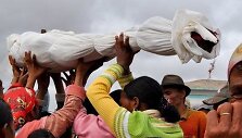 Madagaskaras: Famadihana