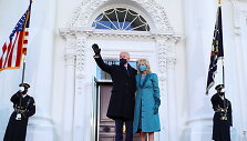 Naujasis JAV prezidentas J.Bidenas įžengė į Baltuosius rūmus