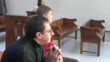 &bdquo;Vilniaus vandenų&ldquo; vadovų byla: Nerijus Laurinaitis (arčiau) ir Darius Norkus kaltinamųjų suole.