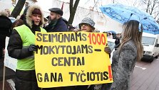 Pedagogai mitingą surengė piktindamiesi mažėjančiu finansavimu